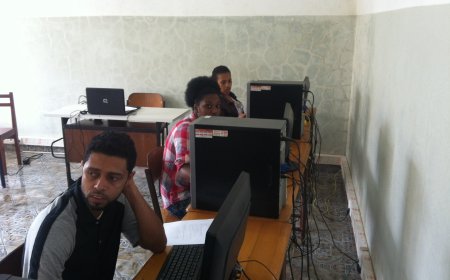 ALUNOS DO 12° ANO DO ENSINO PÓS-LABORAL TERMINAM AS PROVAS GERAIS INTERNAS