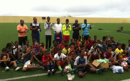 ESCOLA DE FUTEBOL “BRAVITOS” RECEBE DONATIVO DA DIRECÇÃO GERAL DO DESPORTO