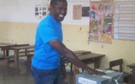 António Monteiro está tranquilo e feliz por cumprir o direito de votar