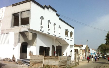 Obras Do Centro Comercial Municipal De Nova Sintra Na Sua Fase Final
