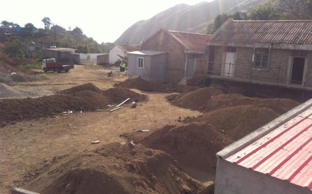 DELEGADO DA EDUCAÇÃO NA BRAVA SATISFEITO COM O PROGRESSO DAS OBRAS DE REMODELAÇÃO E EXPANSÃO DA ESCOLA SECUNDÁRIA DA BRAVA