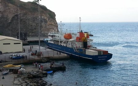 Foto do dia: Praia D' Aguada aportando a ilha Brava