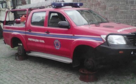 Facto do dia: Carro de proteccao civil sem pneu e sem condicoes de responder a questoes de emergencia