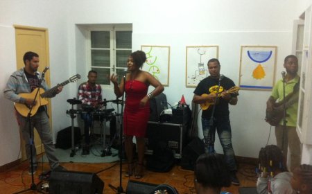 Brava sete luas band actua na exposição do artista Abdelkrim Ouazzani