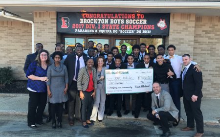 Publi-Reportagem: Mutual Bank Donates to Brockton Boys Soccer Team