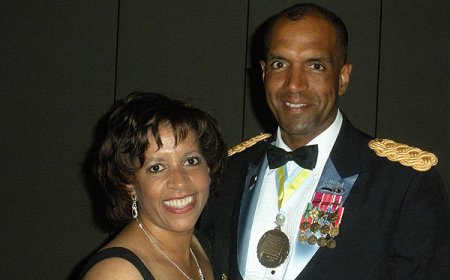 EUA: Caboverdiano-americano Gary M. Brito, Comandante de Fort Benning, é “1º negro, 1º não-branco“ no cargo – ’Tenho muito orgulho nele’, disse veterano Sebastião Pina