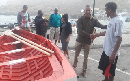 Câmara Municipal da Brava entrega bote a um pescador