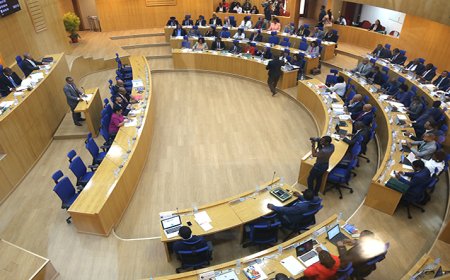 AN debate economia marítima: PAICV denuncia desmantelamento do sector com perda de um milhão de euros de financiamento, Governo faz leituras contrárias e informa sobre Zona Económica Especial de Mindelo