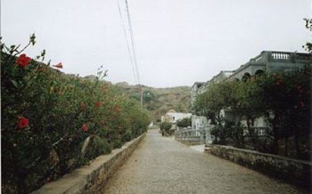 Rua principal de Cova Joana já é oficialmente Rua Mãe Iva