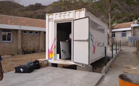 Brava: Escola Secundária com laboratórios de internet e tecnologia