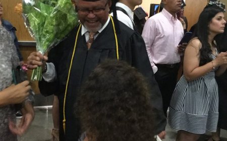 Sotero Louro, 62 anos de idade, termina formação em engenharia de refrigeracao