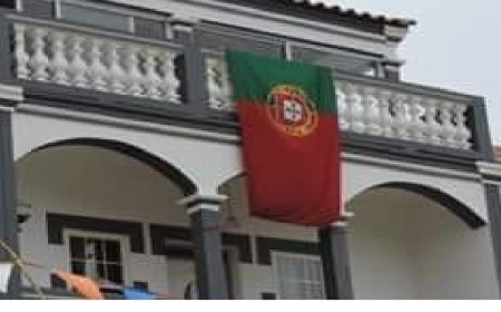 Foto da semana: Casa na Brava ostenta bandeira portuguesa