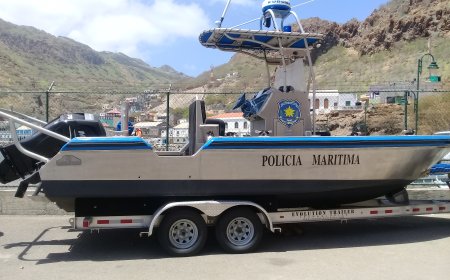 Ilha Brava: Embarcação marítima oferecida à esquadra policial da Brava estacionada no cais da Furna