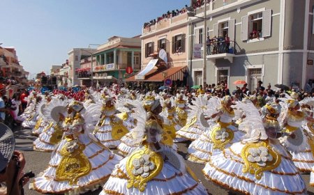 São Vicente/Carnaval: Ninguém quis perder “desfile grandioso” que pôs Mindelo a vibrar