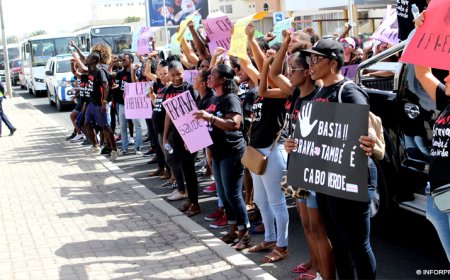 Bravenses manifestam em frente ao Palácio do Governo reivindicando melhores condições para sua ilha