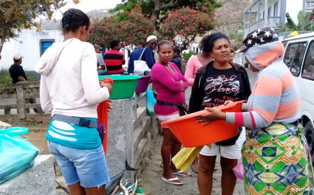 Brava: Peixeira revoltadas com situação que se encontram após a retirada do mercado de peixe