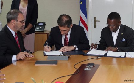 Governo assina contrato de concessão com a ENACOL para distribuição de combustíveis no País