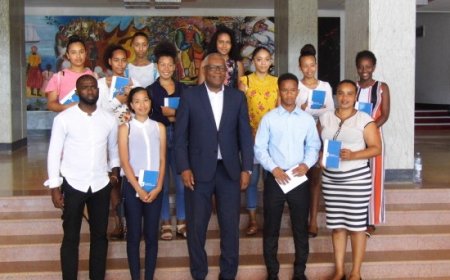 Jorge Santos recebe melhores alunos do secundário da Brava