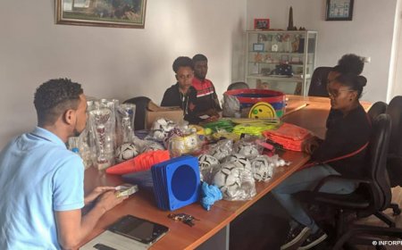Brava: Monitors of the Mexi Mexê national physical activity program receive work equipment
