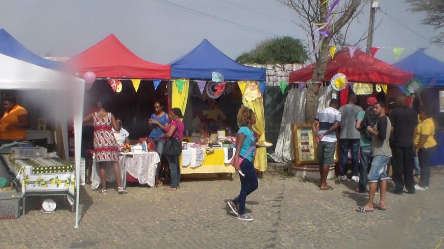 Os professores da Brava realizam Feira de Exposição sob o lema “O outro lado do professor”