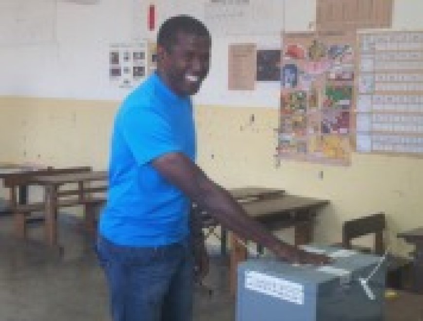 António Monteiro está tranquilo e feliz por cumprir o direito de votar
