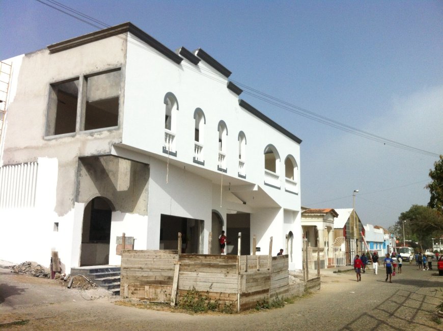 Obras Do Centro Comercial Municipal De Nova Sintra Na Sua Fase Final