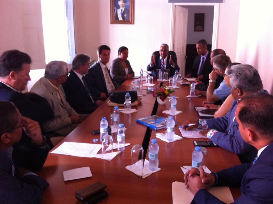 Senadores americanos visitam a ilha Brava