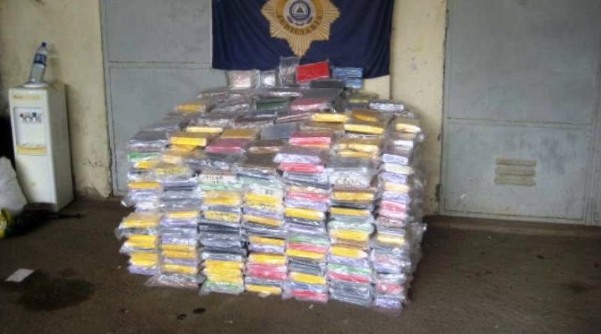 1.157 quilogramas de cocaína apreendidos e três brasileiros e um francês detidos em São Vicente