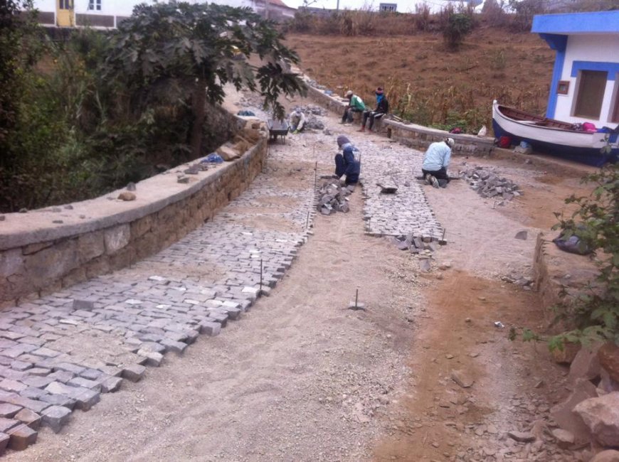 As obras do arruamento/estrada "Ponta-Baixo - Cobom - Lém" entra na fase final.