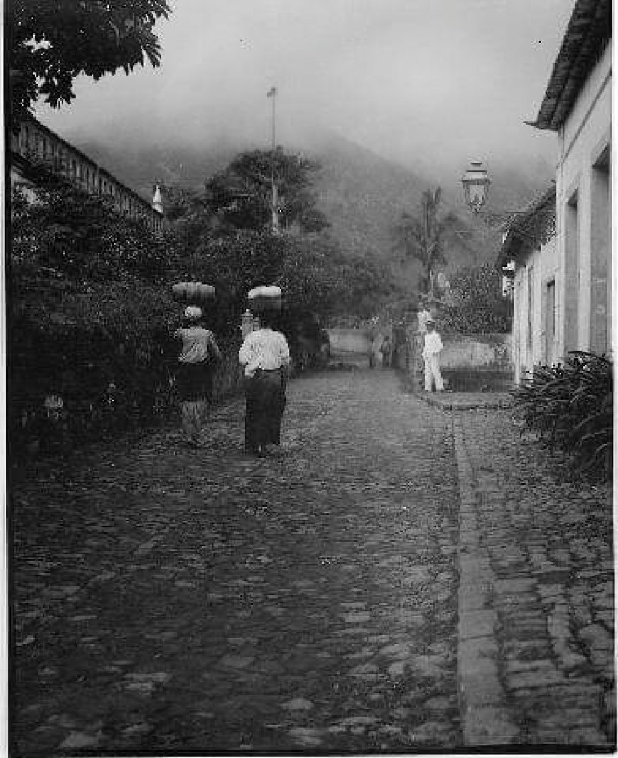 Regresso ao passado: Um das ruas de Nova Sintra nos idos anos de 1904
