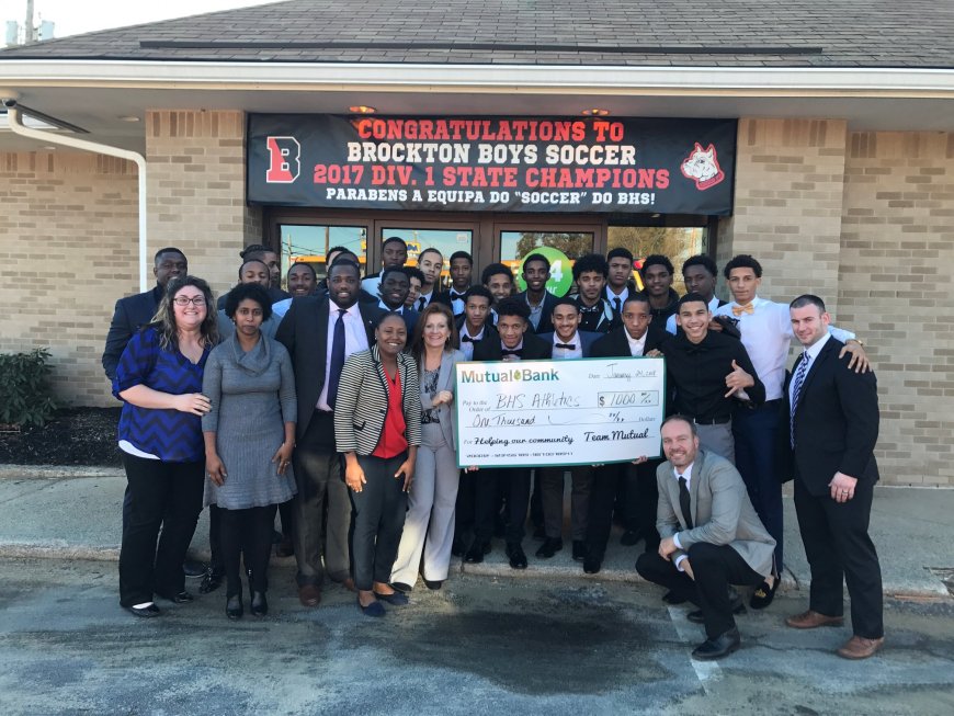 Publi-Reportagem: Mutual Bank Donates to Brockton Boys Soccer Team