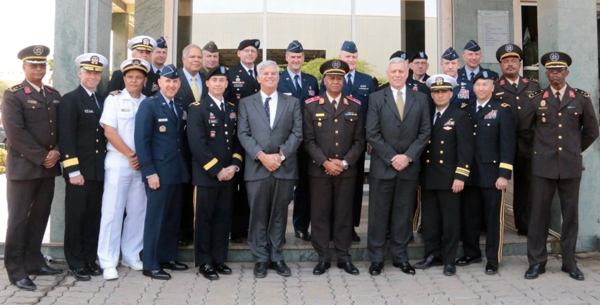 Graduados das Forças Armadas dos Estados Unidos da América fizeram uma visita hoje ao Edifício do Estado Maior das Forças Armadas em Cabo Verde