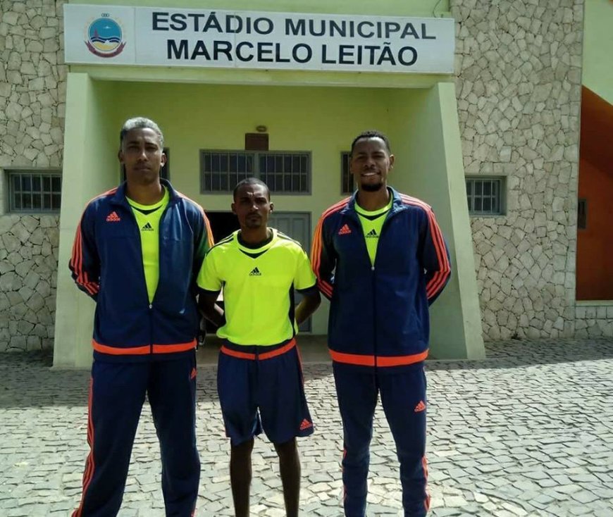 Trio da ilha Brava apita jogo do campeonato nacional de Futebol na ilha do Sal