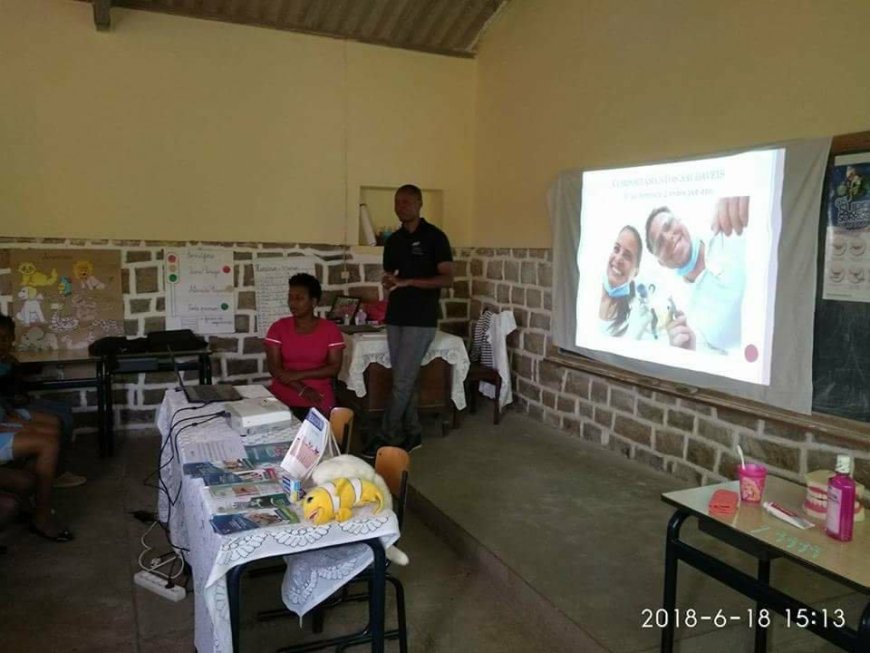 Cáries dentárias e doenças de gengiva no mote da palestra realizada na Escola do Mato