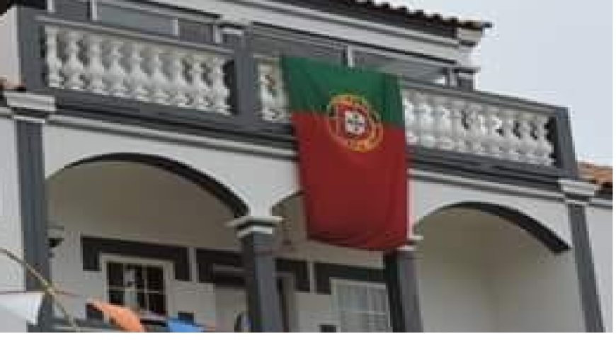 Foto da semana: Casa na Brava ostenta bandeira portuguesa