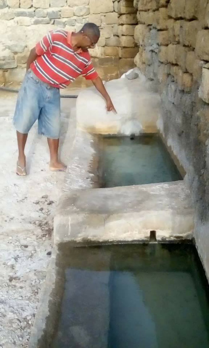 Recuperação de Água de uma nascente em "Aguadinha" para o consumo dos Animais 