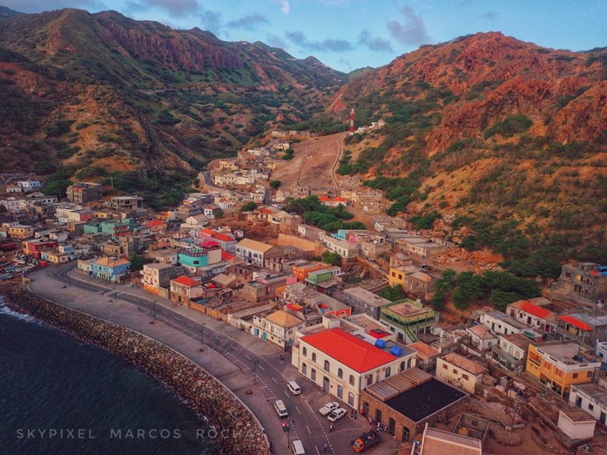 Foto da Semana: Furna ilha Brava, porta de entrada e saida