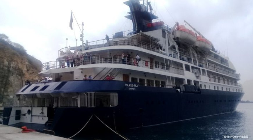Ilha Brava: Navio cruzeiro Island Sky deu entrada no porto de Furna pela terceira vez este ano