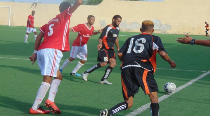 Benfica de Nossa Senhora do Monte acusa o árbitro Ovídio Tavares de agredir um dos seus jogadores