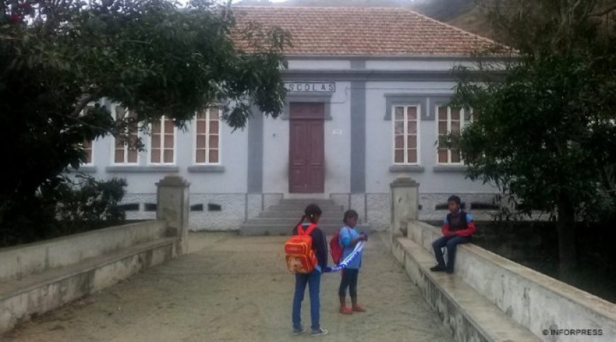 Brava: Delegação escolar procura financiamento para a reabilitação da escola Sena Barcelos