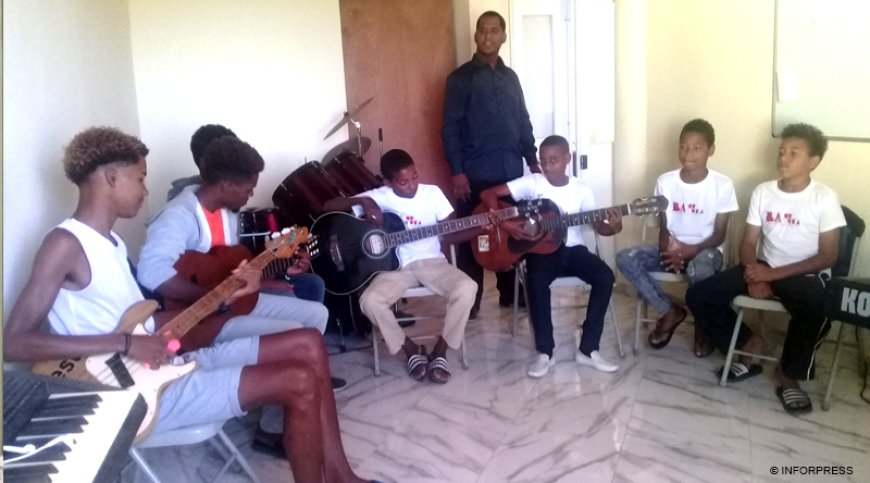 Brava: Escola de música entrega documentação para concluir candidatura à Bolsa de Acesso à Cultura 
