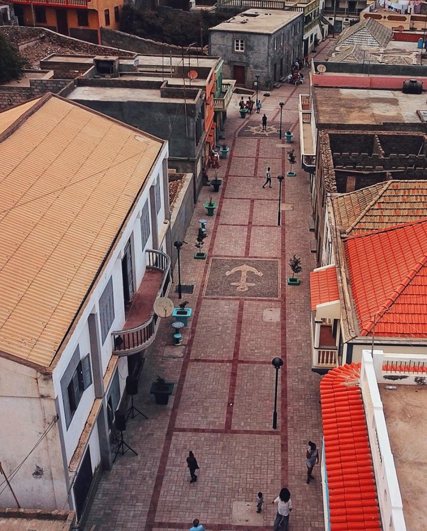 Foto do dia: Rua pedonal na localidade de Furna (Foto - Marcos Pina)