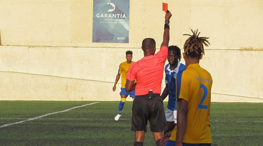 Futebol/Inter-Ilhas: Conselho de Disciplina da FCF pune Lúcio Fernandes (Brava) com um jogo de suspensão