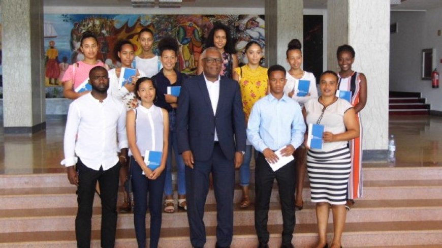 Jorge Santos recebe melhores alunos do secundário da Brava