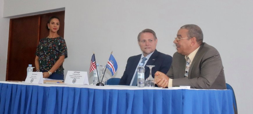 O Embaixador dos Estados Unidos da América, Jeff Daigle efetuou a sua primeira visita à Ilha do Fogo