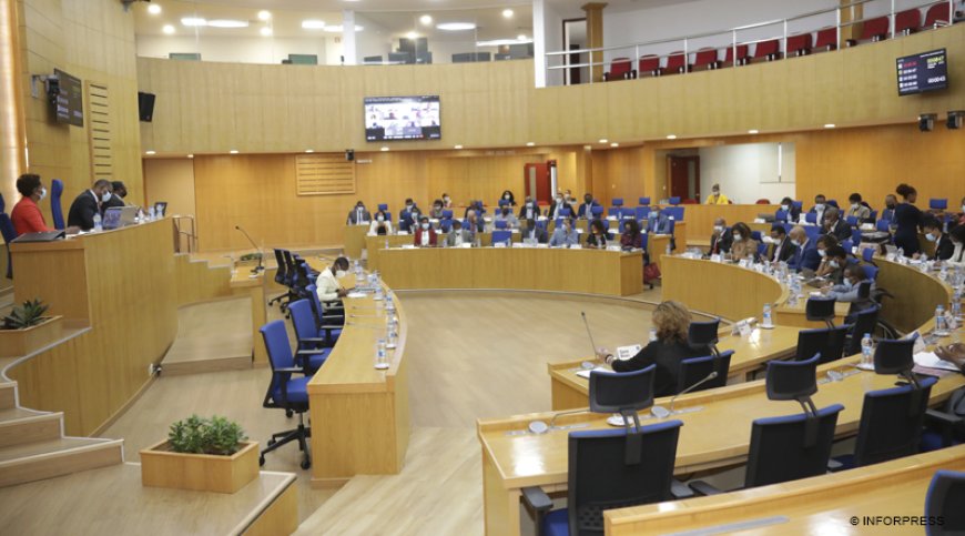 Parlamento de Cabo Verde aprova proposta de Orçamento do Estado para 2023