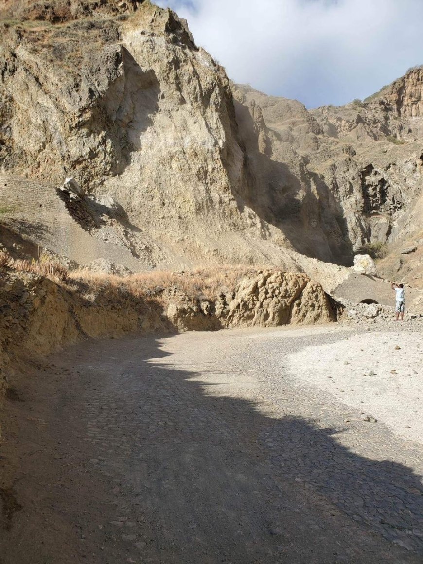 Brava: Comunidade de Fajã d´Água completamente isolada após nova derrocada que cortou estrada