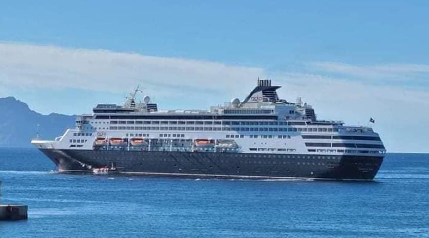 Porto Novo welcomes a cruise ship with more than 500 tourists on board