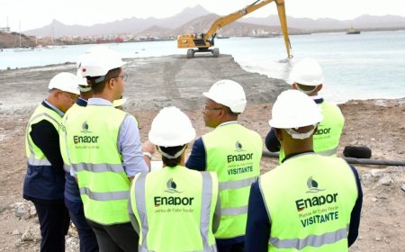 Prime Minister with an agenda centered on the Maritime Economy visits works at the Cruise Terminal in S. Vicente