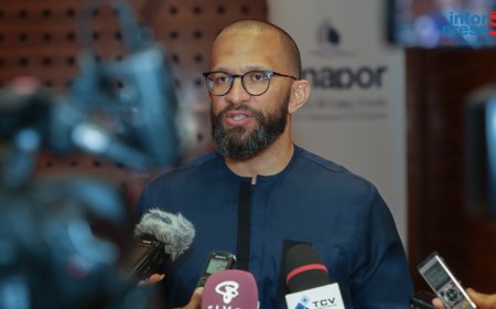 Ministro do Mar diz que Governo está a procurar navios para comprar e garantir ligação entre ilhas